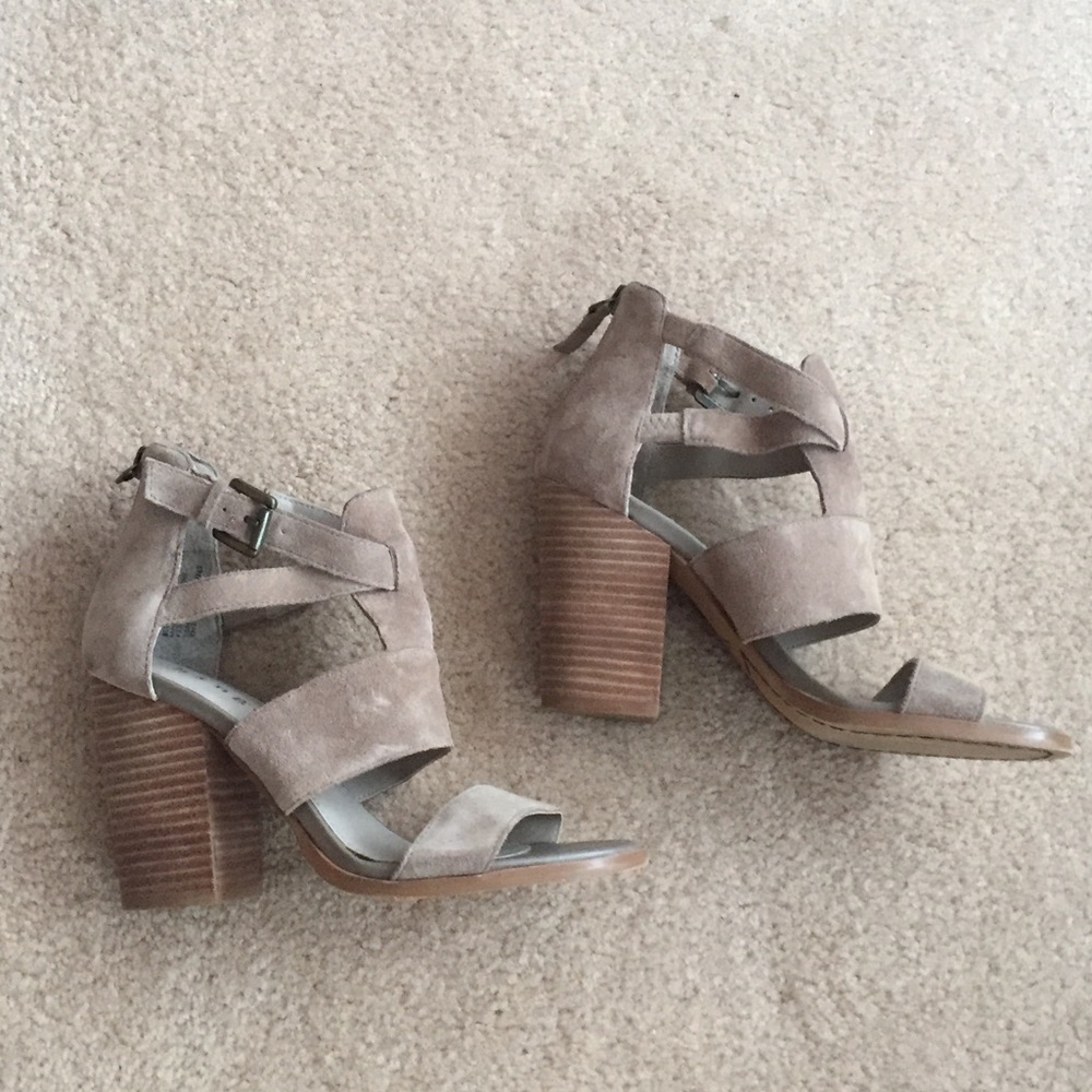 Hinge suede sandals